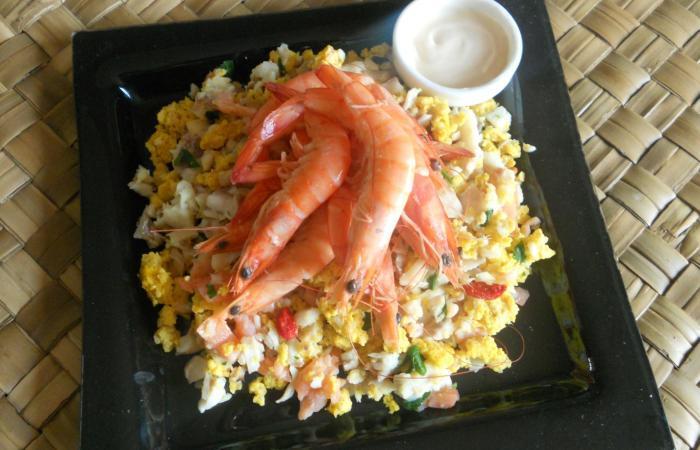 Salade de poissons au pain de son jaune (curcuma)