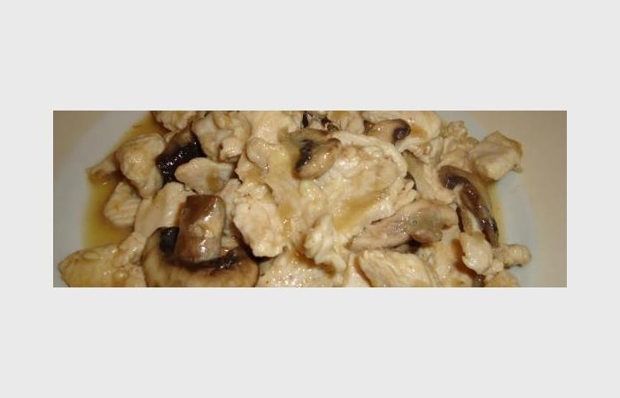 Régime Dukan (recette minceur) : Emincé de dinde forestier au Saint Pierrelin #dukan https://www.proteinaute.com/recette-emince-de-dinde-forestier-au-saint-pierrelin-10356.html