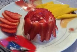 Recette Dukan : Mousse de fromage blanc aux fraises en carpaccio 