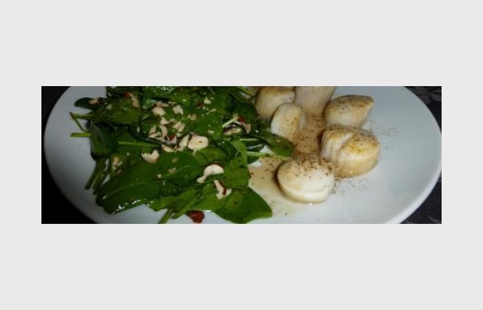 R�gime Dukan (recette minceur) : Saint-Jacques sauce cognac et jeunes pousses d'�pinards #dukan https://www.proteinaute.com/recette-saint-jacques-sauce-cognac-et-jeunes-pousses-d-epinards-10575.html