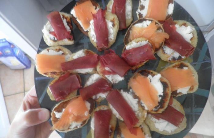 Régime Dukan (recette minceur) : Blinis Dudu et saumon fumé #dukan https://www.proteinaute.com/recette-blinis-dudu-et-saumon-fume-1061.html