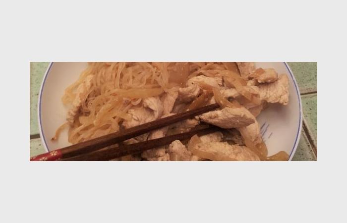 Régime Dukan (recette minceur) : Konjac au poulet mariné sauce soja #dukan https://www.proteinaute.com/recette-konjac-au-poulet-marine-sauce-soja-10671.html