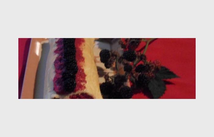 Régime Dukan (recette minceur) : Gâteau roulé à la mûre #dukan https://www.proteinaute.com/recette-gateau-roule-a-la-mure-10968.html