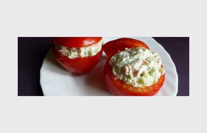 Rgime Dukan (recette minceur) : Tomates farcies au concombre et saumon ou truite #dukan https://www.proteinaute.com/recette-tomates-farcies-au-concombre-et-saumon-ou-truite-10971.html