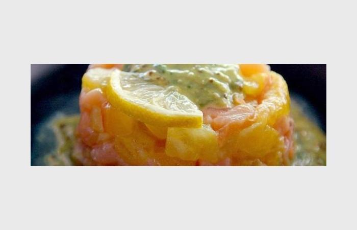 Rgime Dukan (recette minceur) : Tartare de tomate ananas et saumon au pesto #dukan https://www.proteinaute.com/recette-tartare-de-tomate-ananas-et-saumon-au-pesto-10972.html