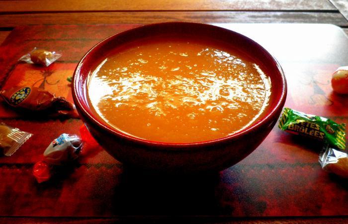 Régime Dukan (recette minceur) : Soupe d'Halloween (à la citrouille) #dukan https://www.proteinaute.com/recette-soupe-d-halloween-a-la-citrouille-11138.html