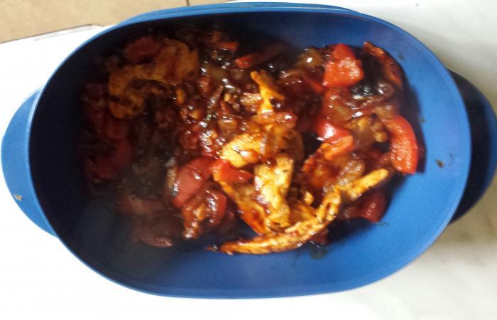 Régime Dukan (recette minceur) : Emincés de poulet aux poivrons #dukan https://www.proteinaute.com/recette-eminces-de-poulet-aux-poivrons-11158.html
