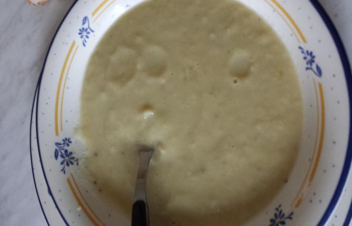 Régime Dukan (recette minceur) : Soupe de courgette au carré frais ail et fines herbes #dukan https://www.proteinaute.com/recette-soupe-de-courgette-au-carre-frais-ail-et-fines-herbes-11307.html