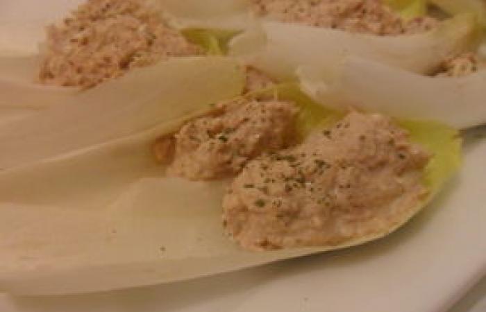 R�gime Dukan (recette minceur) : D�lice de thon en coques d'endives (ou de tomates) #dukan https://www.proteinaute.com/recette-delice-de-thon-en-coques-d-endives-ou-de-tomates-11377.html
