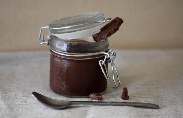Régime Dukan (recette minceur) : Crème au chocolat #dukan https://www.proteinaute.com/recette-creme-au-chocolat-1153.html