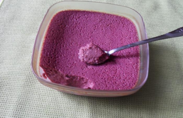 Régime Dukan (recette minceur) : Oeufs au lait à la mûre #dukan https://www.proteinaute.com/recette-oeufs-au-lait-a-la-mure-11585.html