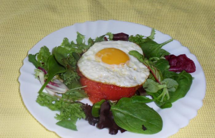 Régime Dukan (recette minceur) : Oeuf au plat sur rondelle de tomate #dukan https://www.proteinaute.com/recette-oeuf-au-plat-sur-rondelle-de-tomate-11613.html