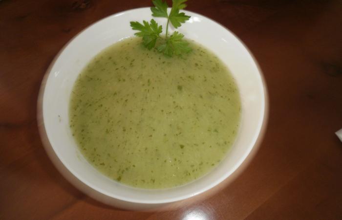 Régime Dukan (recette minceur) : Soupe du soir concombre menthe #dukan https://www.proteinaute.com/recette-soupe-du-soir-concombre-menthe-11618.html