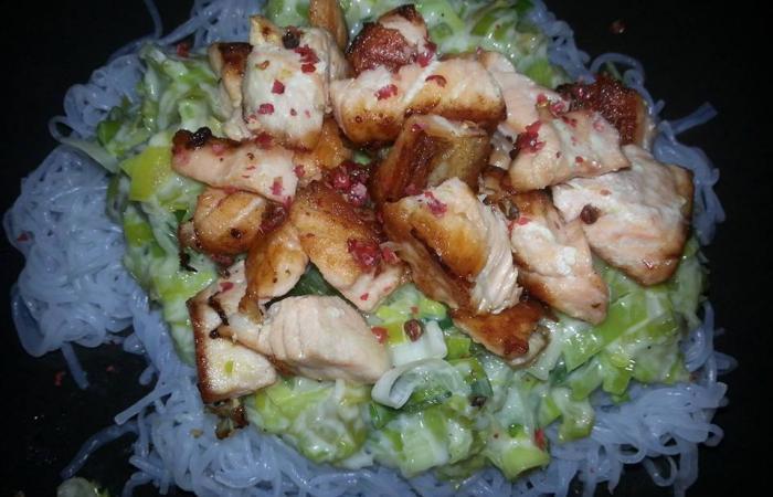 R�gime Dukan (recette minceur) : Spaghetti de konjac au saumon et baies roses #dukan https://www.proteinaute.com/recette-spaghetti-de-konjac-au-saumon-et-baies-roses-11765.html