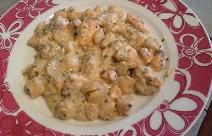 Régime Dukan (recette minceur) : Cassolette au saumon et noix de St Jacques #dukan https://www.proteinaute.com/recette-cassolette-au-saumon-et-noix-de-st-jacques-11804.html