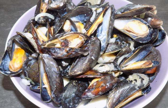 Régime Dukan (recette minceur) : Moules au roquefort #dukan https://www.proteinaute.com/recette-moules-au-roquefort-12073.html