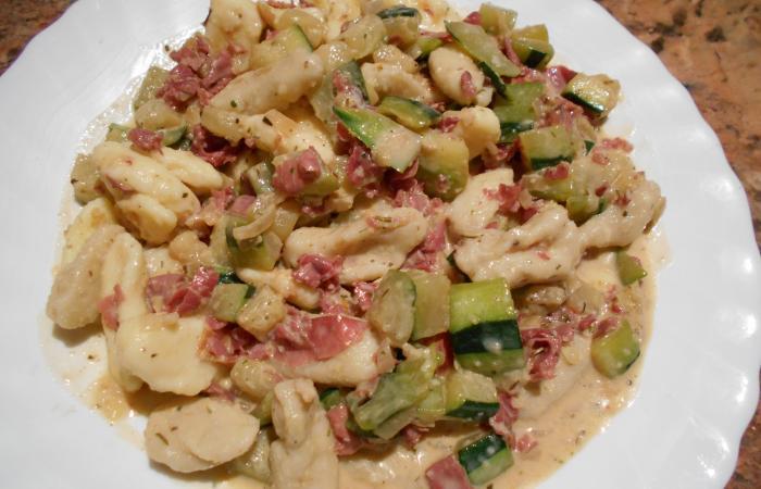 Régime Dukan (recette minceur) : Gnocchis au chèvre-grisons #dukan https://www.proteinaute.com/recette-gnocchis-au-chevre-grisons-12231.html