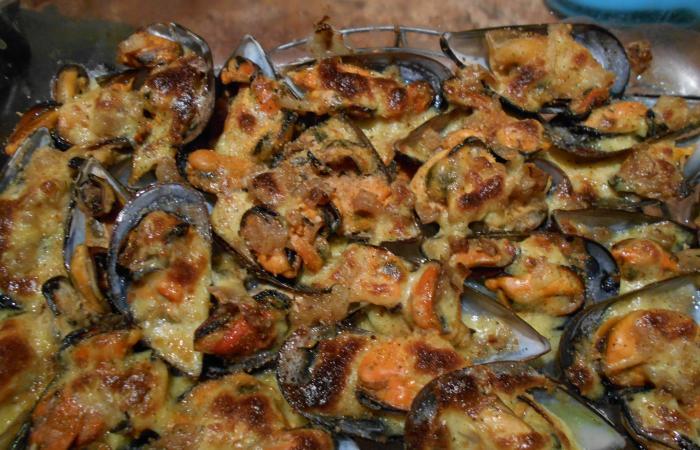 Régime Dukan (recette minceur) : Moules gratinées à l'aïoli #dukan https://www.proteinaute.com/recette-moules-gratinees-a-l-aioli-12333.html