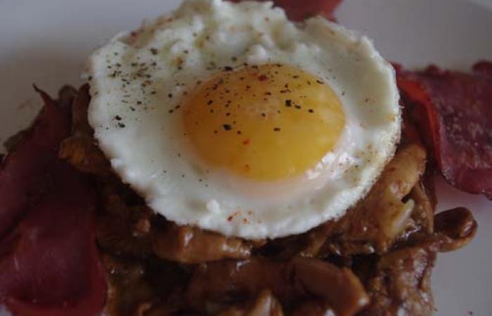 R�gime Dukan (recette minceur) : Po�l�e de girolles et son oeuf gourmand #dukan https://www.proteinaute.com/recette-poelee-de-girolles-et-son-oeuf-gourmand-12420.html