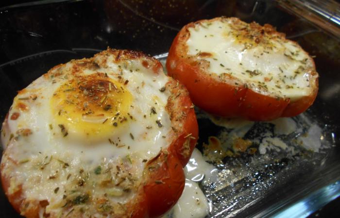 Régime Dukan (recette minceur) : Oeuf cocotte en tomate #dukan https://www.proteinaute.com/recette-oeuf-cocotte-en-tomate-12729.html