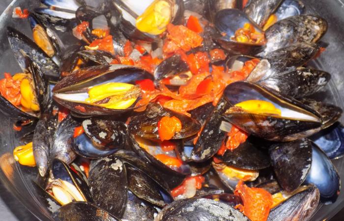 Régime Dukan (recette minceur) : Moules aux pepperoni #dukan https://www.proteinaute.com/recette-moules-aux-pepperoni-12739.html
