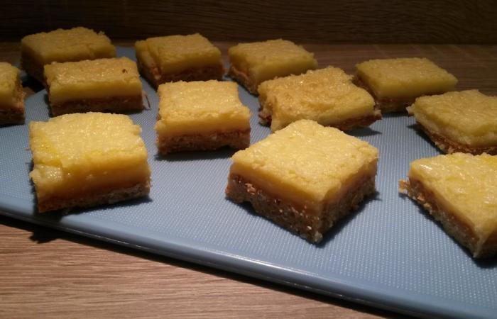 Régime Dukan (recette minceur) : Carrés au citron (au goût tarte au citron meringué) #dukan https://www.proteinaute.com/recette-carres-au-citron-au-gout-tarte-au-citron-meringue-12872.html