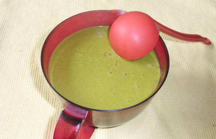 Régime Dukan (recette minceur) : Soupe de fane de radis #dukan https://www.proteinaute.com/recette-soupe-de-fane-de-radis-12941.html