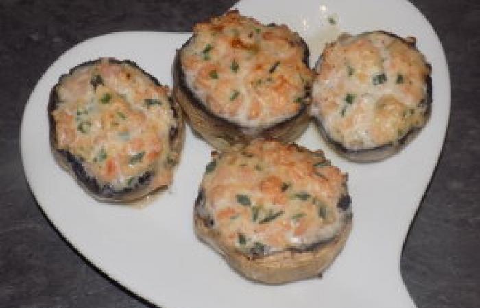 Régime Dukan (recette minceur) : Champignons farcis aux crevettes #dukan https://www.proteinaute.com/recette-champignons-farcis-aux-crevettes-13043.html