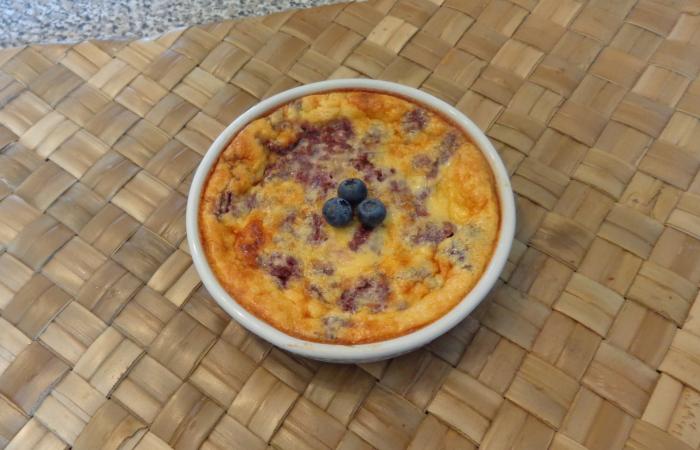 Régime Dukan (recette minceur) : Clafoutis individuel aux framboises ou myrtilles #dukan https://www.proteinaute.com/recette-clafoutis-individuel-aux-framboises-ou-myrtilles-13139.html
