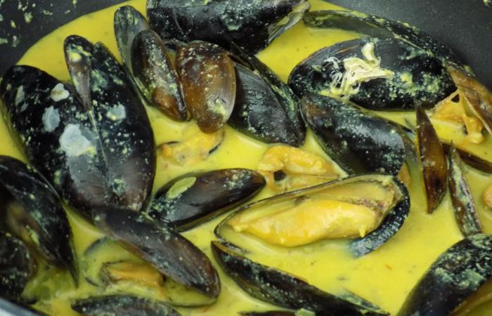 Régime Dukan (recette minceur) : Moules à la crème de safran #dukan https://www.proteinaute.com/recette-moules-a-la-creme-de-safran-13205.html