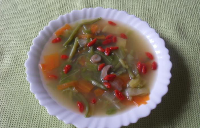 Régime Dukan (recette minceur) : Soupe de légumes aux baies de Goji #dukan https://www.proteinaute.com/recette-soupe-de-legumes-aux-baies-de-goji-13360.html