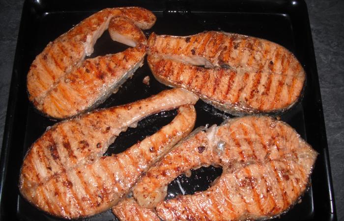 Rgime Dukan (recette minceur) : Darnes de saumon marines et grilles #dukan https://www.proteinaute.com/recette-darnes-de-saumon-marinees-et-grillees-13402.html