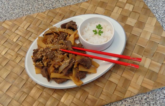 Régime Dukan (recette minceur) : Bœuf aux oignons et pousses de bambou #dukan https://www.proteinaute.com/recette-b-uf-aux-oignons-et-pousses-de-bambou-13477.html