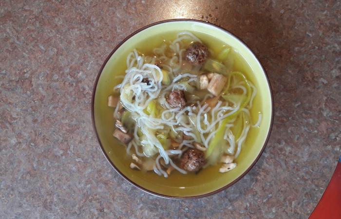 R�gime Dukan (recette minceur) : Soupe Shirataki de Konjac Tagliatelle de courgette et ses Boulettes #dukan https://www.proteinaute.com/recette-soupe-shirataki-de-konjac-tagliatelle-de-courgette-et-ses-boulettes-13479.html