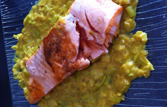 R�gime Dukan (recette minceur) : Pav� de saumon poireaux curry #dukan https://www.proteinaute.com/recette-pave-de-saumon-poireaux-curry-13500.html