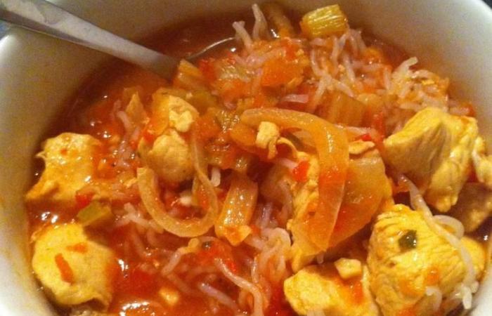 Rgime Dukan (recette minceur) : Soupe tomate,konjac et poulet pice  #dukan https://www.proteinaute.com/recette-soupe-tomate-konjac-et-poulet-epicee-13590.html