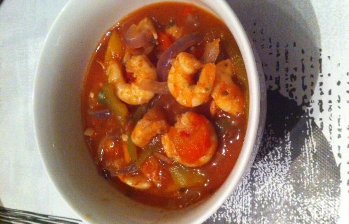 Soupe � la tomate,crevettes et poivrons