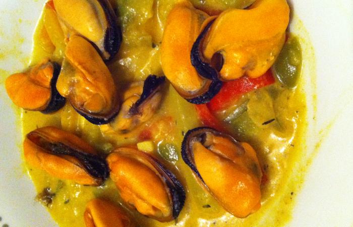 Régime Dukan (recette minceur) : Moules curry/coco #dukan https://www.proteinaute.com/recette-moules-curry-coco-13620.html