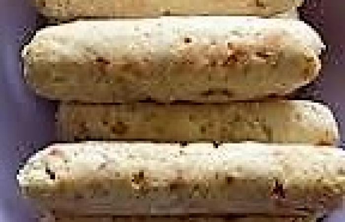 Régime Dukan (recette minceur) : Saucisses de poulet au poivron #dukan https://www.proteinaute.com/recette-saucisses-de-poulet-au-poivron-13746.html