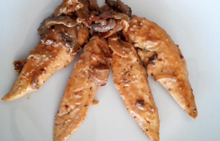 Régime Dukan (recette minceur) : Aiguillettes de poulet à l'ail fumé  #dukan https://www.proteinaute.com/recette-aiguillettes-de-poulet-a-l-ail-fume-13878.html