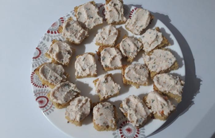 Toasts de pain de mie � la cr�me de surimi