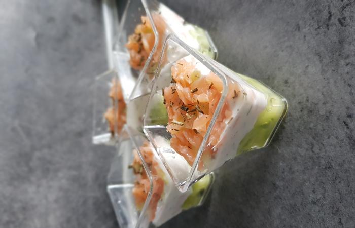 Régime Dukan (recette minceur) : Verrine de saumon et concombre #dukan https://www.proteinaute.com/recette-verrine-de-saumon-et-concombre-14031.html