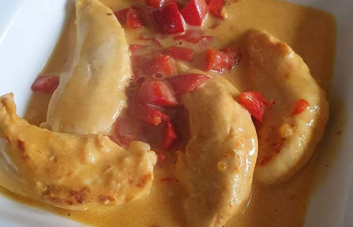 Régime Dukan (recette minceur) : Blanc de poulet a la crème de poivrons #dukan https://www.proteinaute.com/recette-blanc-de-poulet-a-la-creme-de-poivrons-14080.html