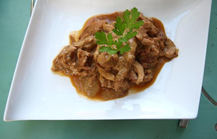 Régime Dukan (recette minceur) : Emincé de dinde sauce moutarde à l'estragon #dukan https://www.proteinaute.com/recette-emince-de-dinde-sauce-moutarde-a-l-estragon-1444.html