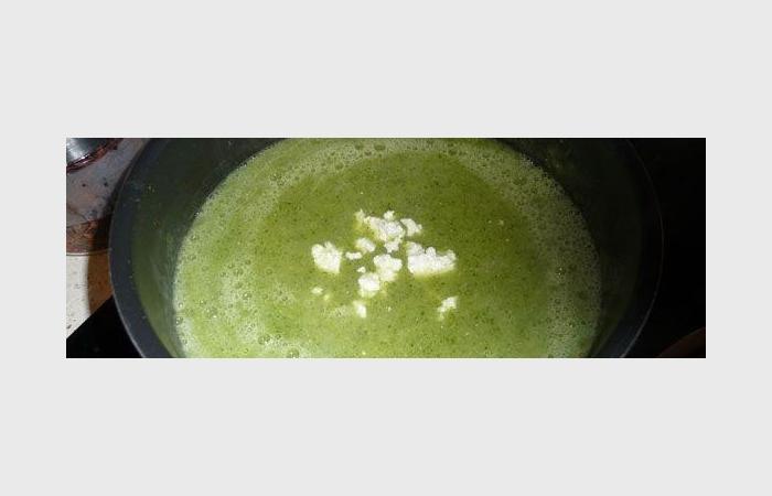 Régime Dukan (recette minceur) : Velouté de courgettes au Carré Frais #dukan https://www.proteinaute.com/recette-veloute-de-courgettes-au-carre-frais-171.html