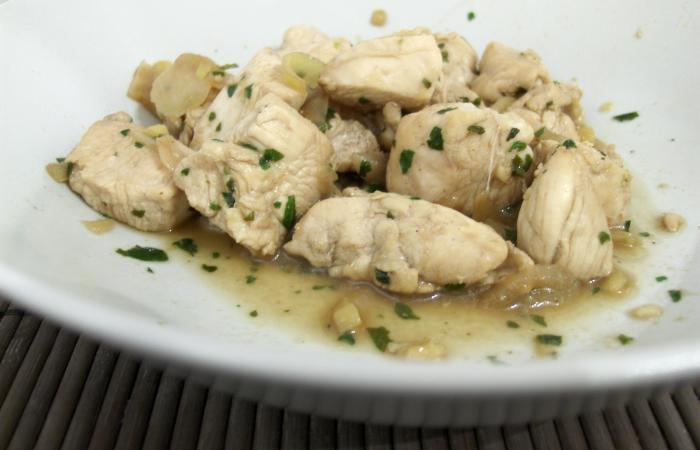 Régime Dukan (recette minceur) : Wok de poulet à la thaï #dukan https://www.proteinaute.com/recette-wok-de-poulet-a-la-thai-1809.html