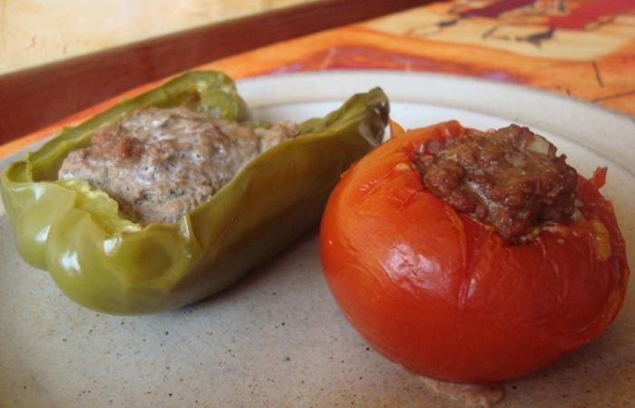 R�gime Dukan (recette minceur) : Tomates et poivrons farcies #dukan https://www.proteinaute.com/recette-tomates-et-poivrons-farcies-1837.html