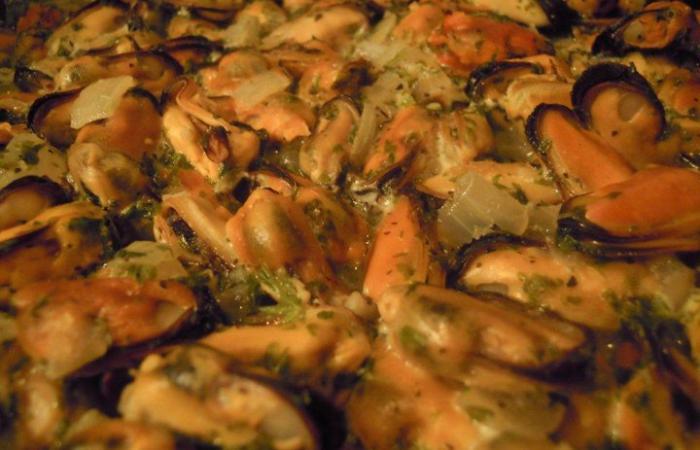 Régime Dukan (recette minceur) : Moules au basilic #dukan https://www.proteinaute.com/recette-moules-au-basilic-1925.html