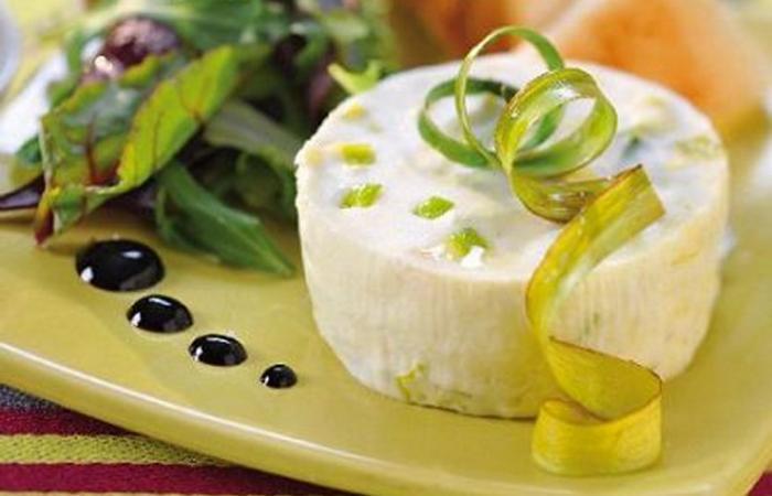 Régime Dukan (recette minceur) : Bavarois de poireaux au fromage frais #dukan https://www.proteinaute.com/recette-bavarois-de-poireaux-au-fromage-frais-2062.html