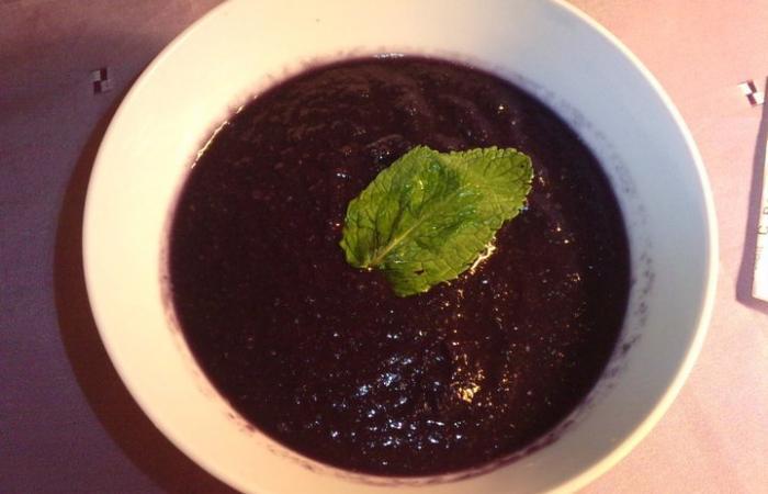 Rgime Dukan (recette minceur) : Soupe de chou rouge au curcuma #dukan https://www.proteinaute.com/recette-soupe-de-chou-rouge-au-curcuma-221.html